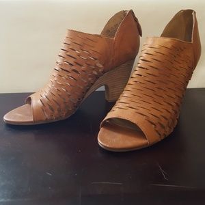 6.5 leather perforated sandal